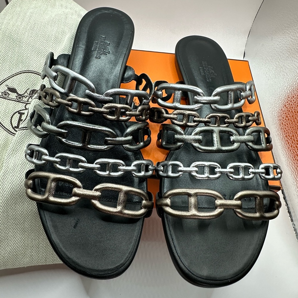 Brand new in box Hermes Thalassa metallic sandals. Size EU 40.